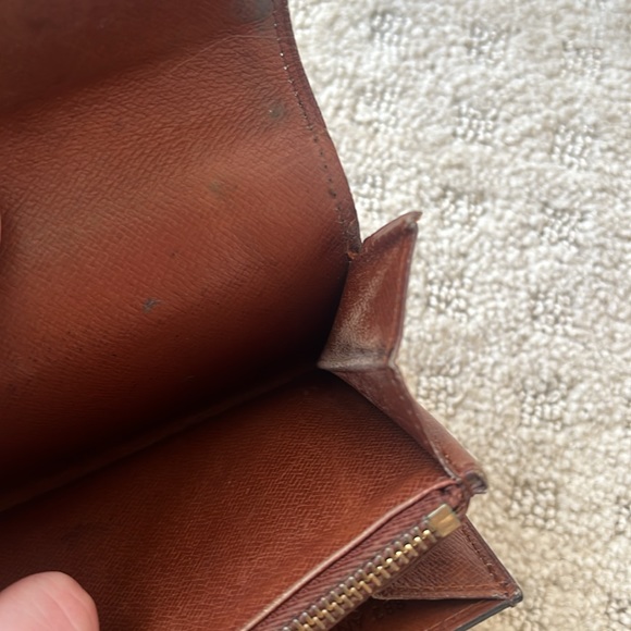 Louis Vuitton Wallet - Picture 6 of 9